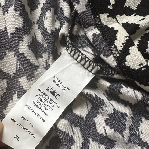 LuLaRoe Azure Skirt Black and White Pattern, Size: XL - Picture 3 of 4